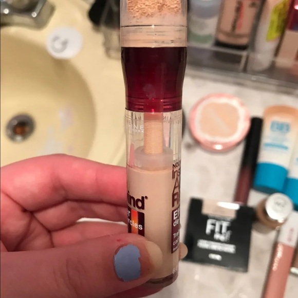 Makeup Bundle - Picture 7 of 7